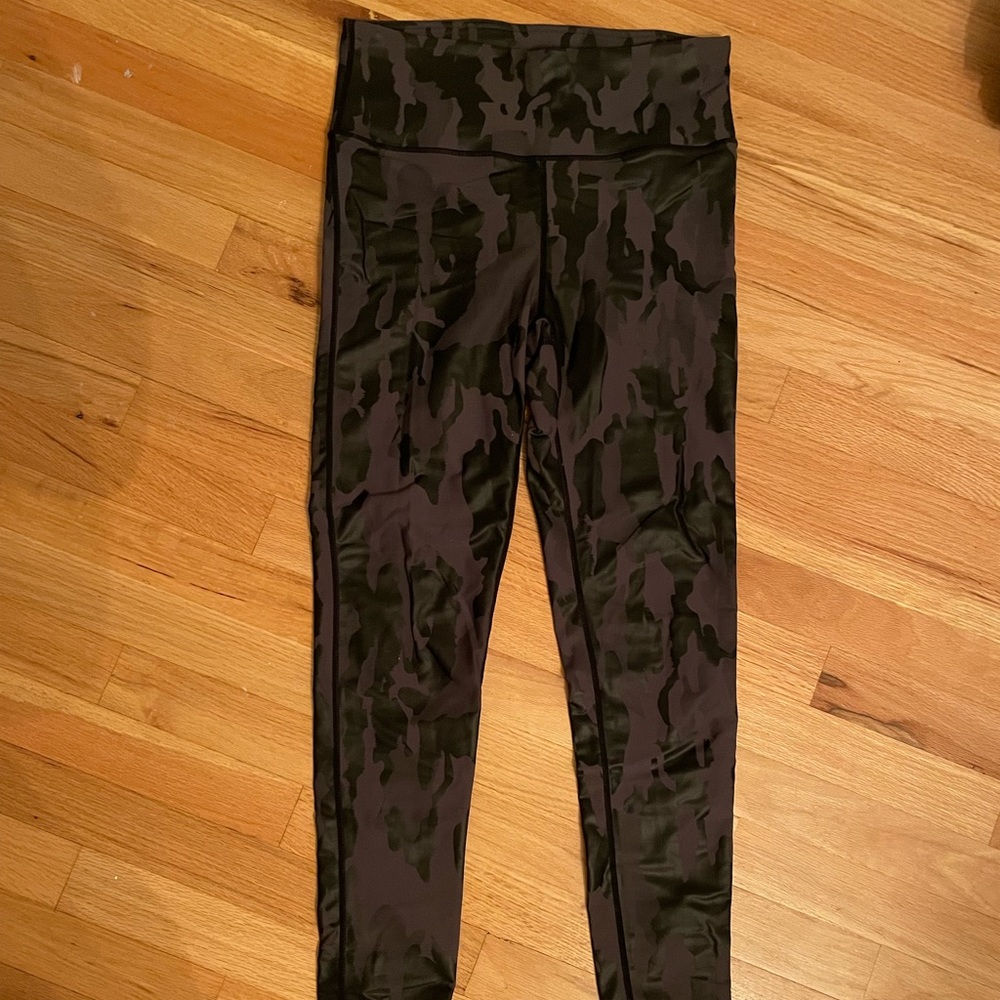 Camo like printed leggings